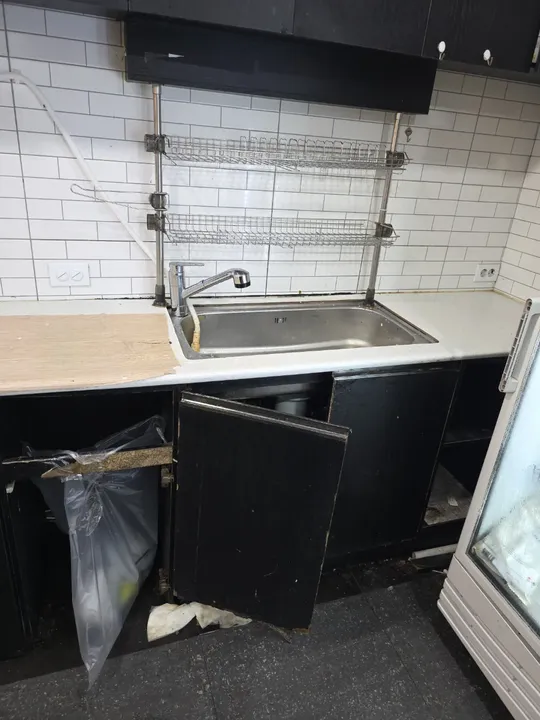 노후 싱크대 철거 전 수납공간